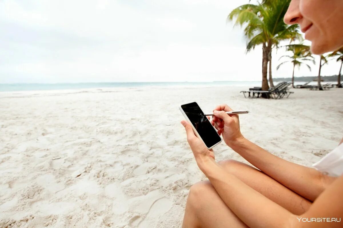 Люди путешествуют. Сотовый телефон для путешествия. Смартфон для путешествий. Фон для смартфона. Путешествовать в телефоне.