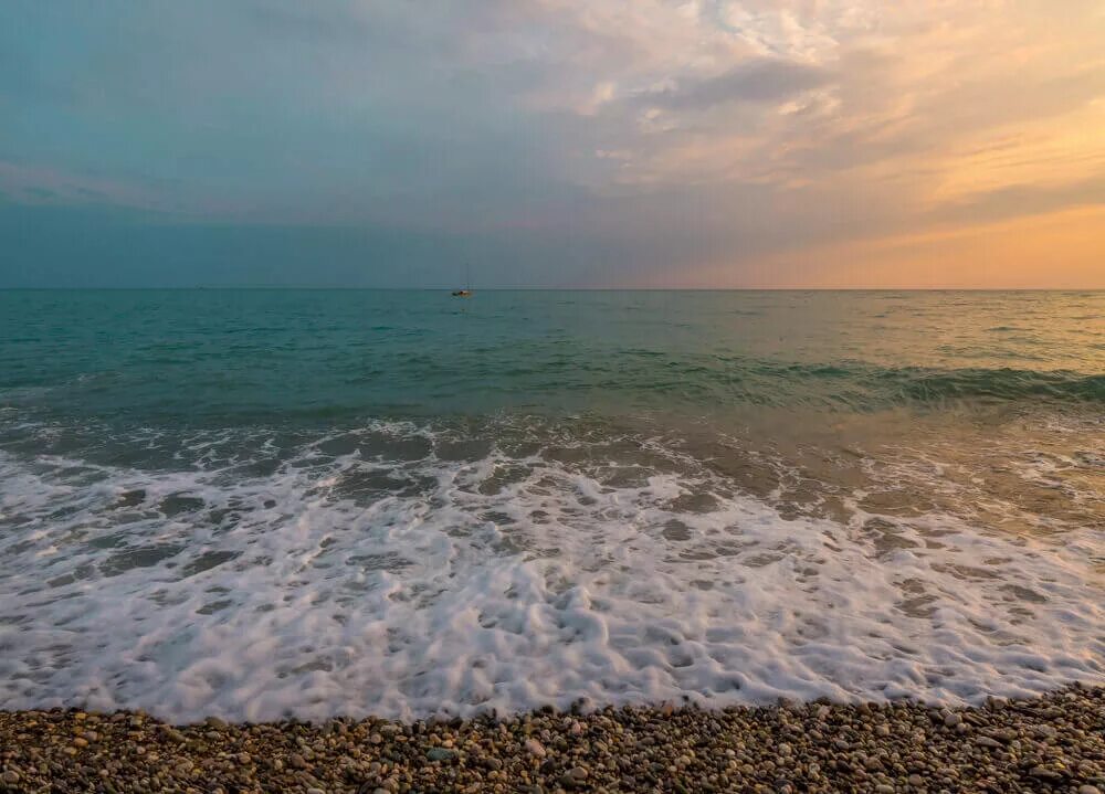 Какое сейчас море в абхазии. Черное море пицунда. побережье абхазии. море в абхазии в июне. теплое ли море в абхазии в июне.