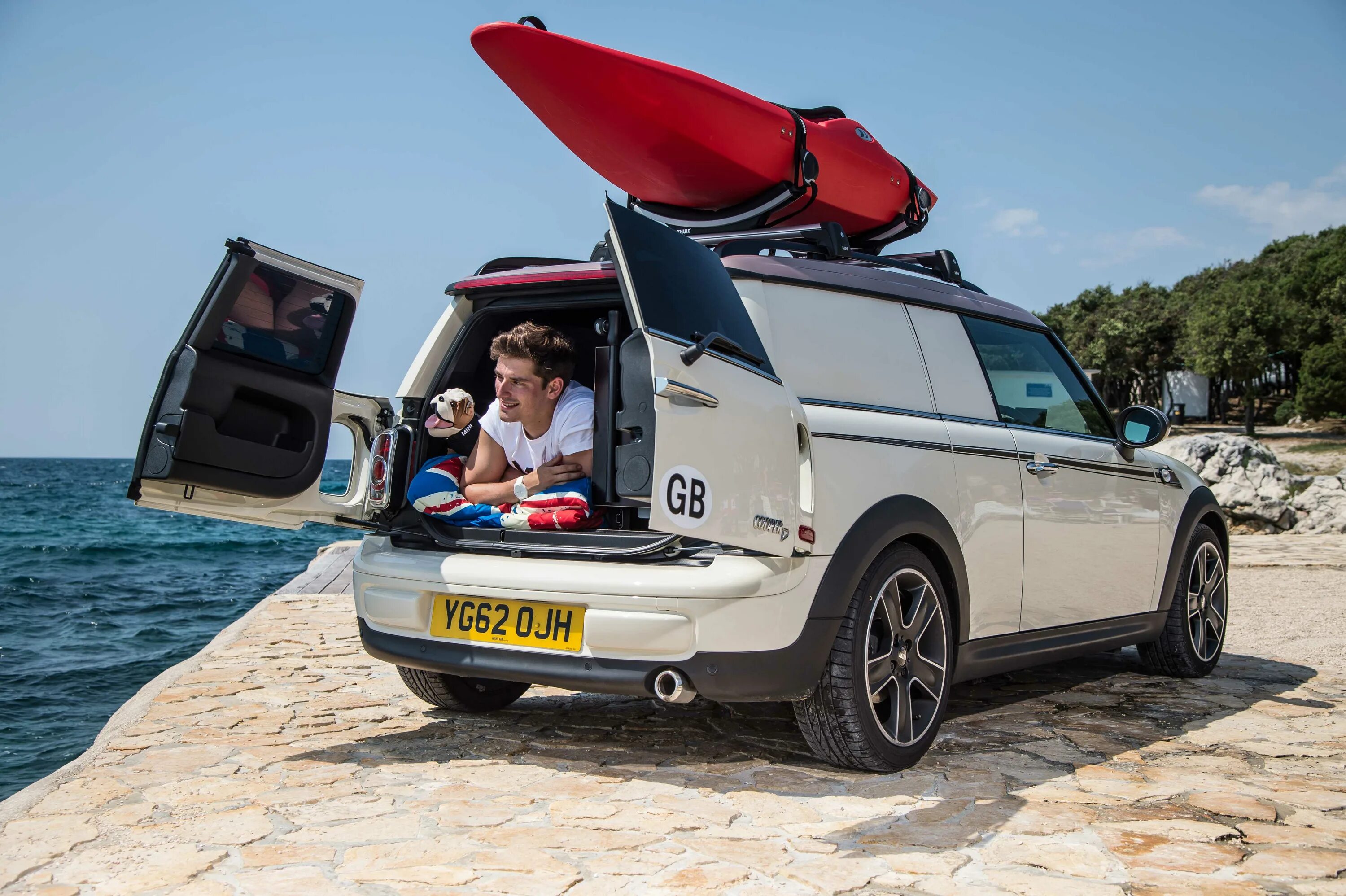 Оптимальное авто. Mini clubvan camper. mini cooper camper. мини купер автодом. мини купер для путешествий.
