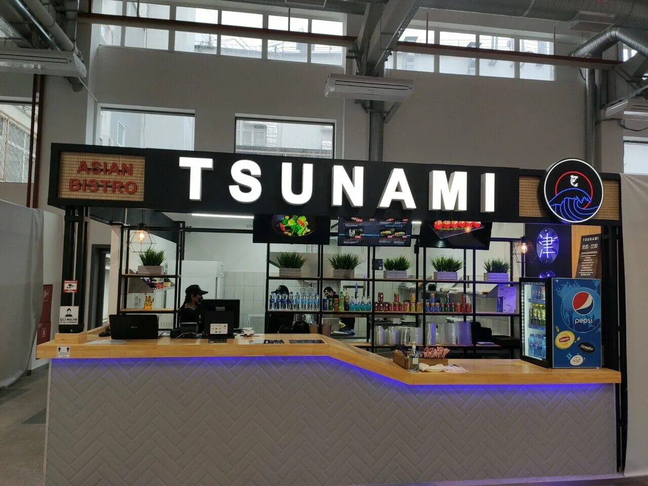 цунами спайси. калифорния с угрем фото. цунами суши ростов. филадельфия с соусом манго. санкт-петербург роллы цунами.