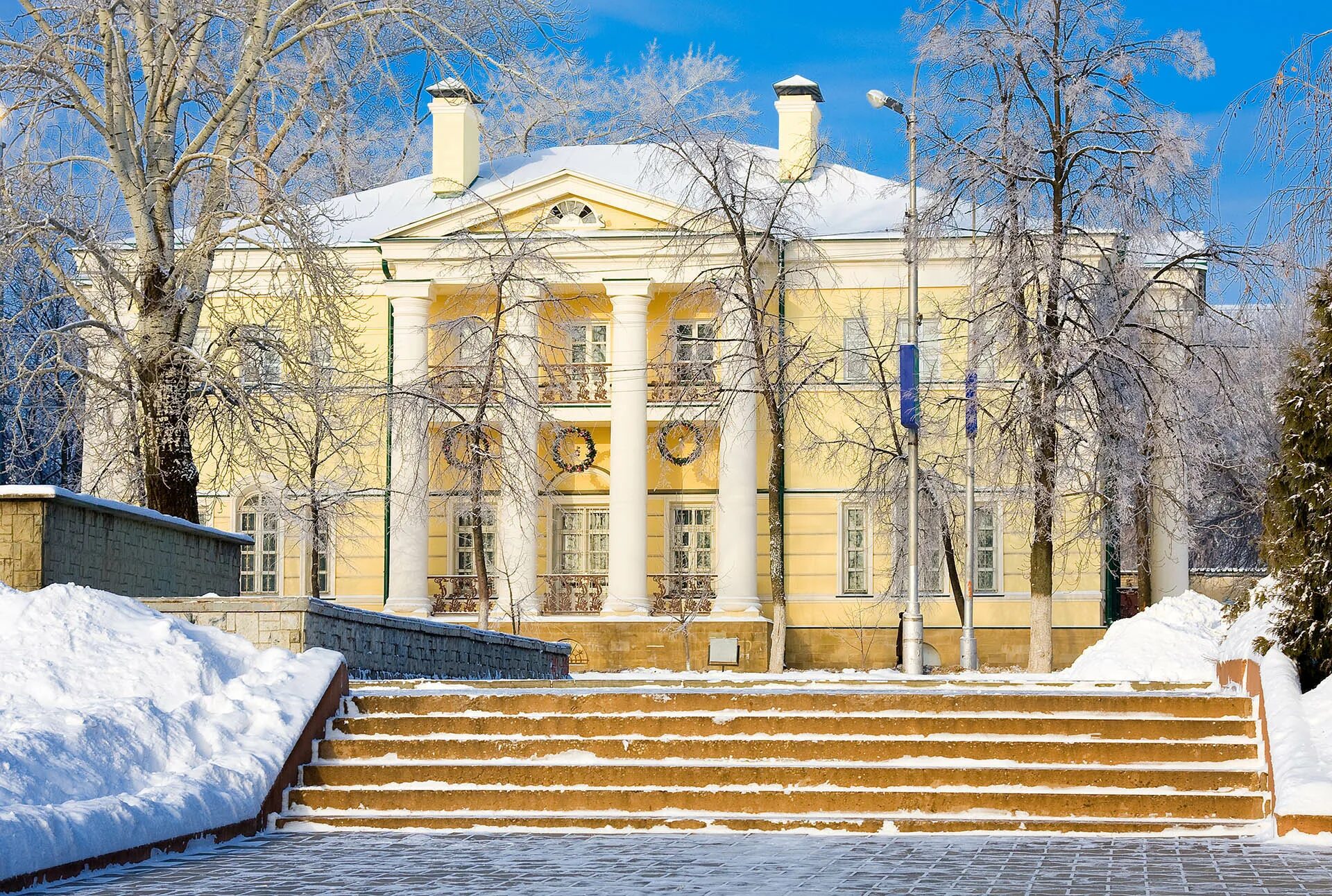 Музей губина липецк. Музеи города липецка. Липецкая областная картинная галерея. Липецкий областной художественный музей. Липецкая областная картинная галерея.