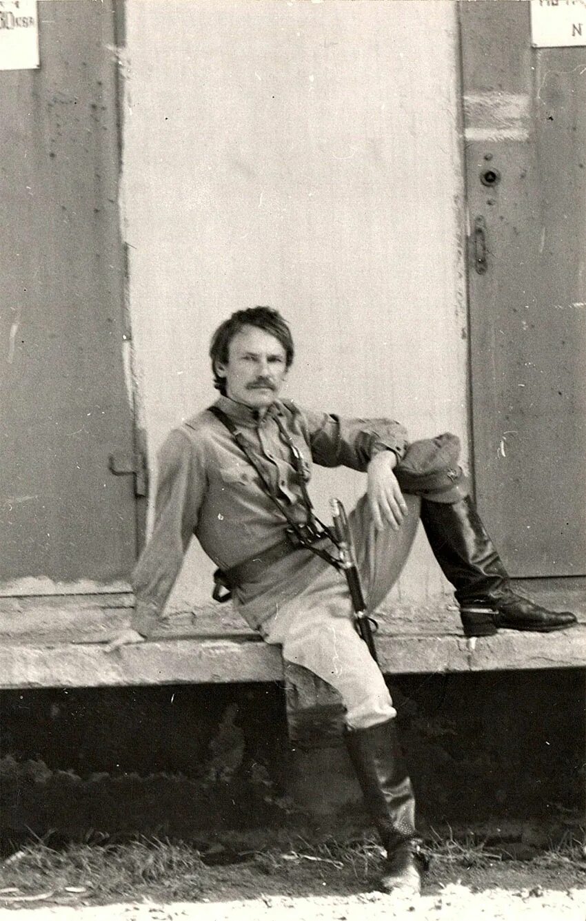 Никита михалков 1974. Свой среди чужих чужой среди своих фильм 1974. Сергей шакуров 1974. Кем шакуров был в своем среди чужих. Кем шакуров был в своем среди чужих.