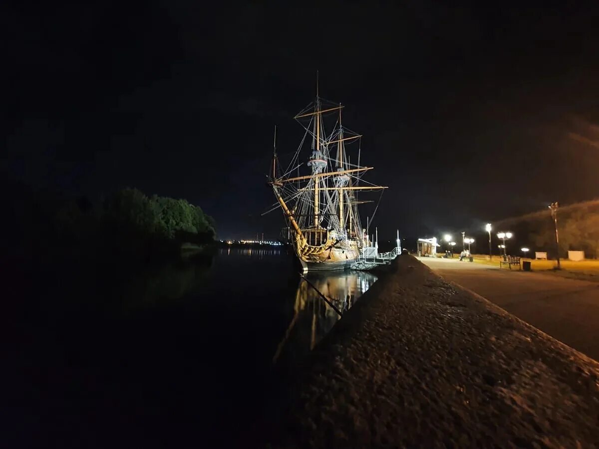 Воронеж ночь 16 января. Ночной воронеж с высоты птичьего полета. Кортеж на дороге ночью. Воронеж отрожка с высоты птичьего полета. Воронеж зима ночь.