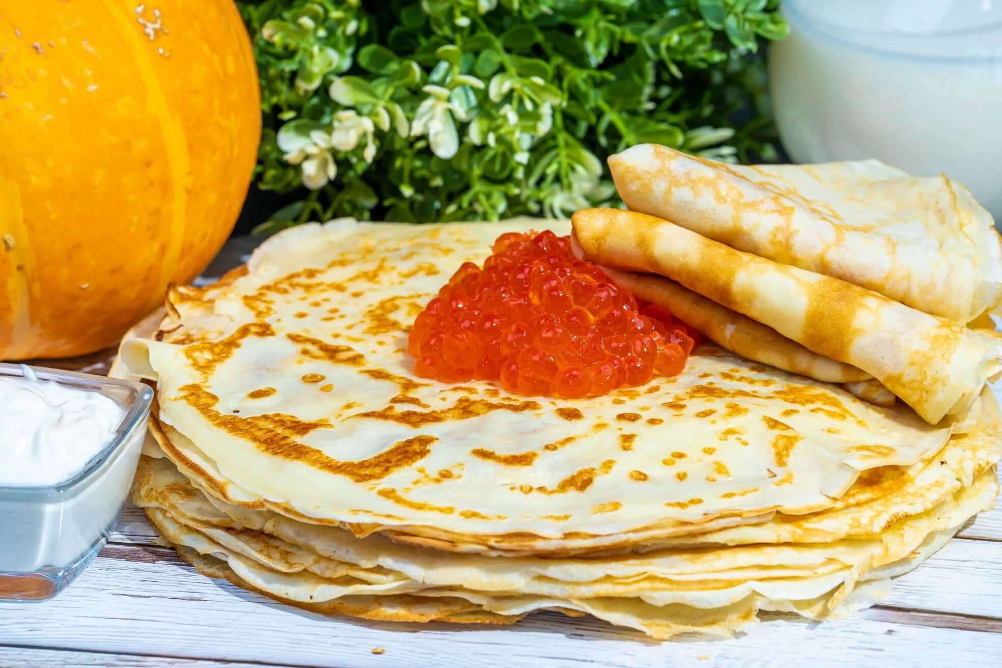 Блины быстро и вкусно на молоке. Блины на кефире рецепт. пшеничные блины. блины из пшеничной муки. белые блины.