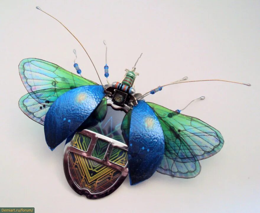 Разноцветные жуки и бабочки. Красивые насекомые. Насекомые из подручных материалов. Насекомые из бросового материала. Декор в виде насекомых.