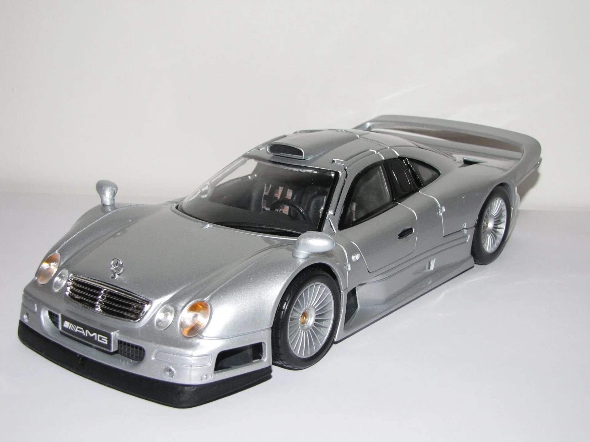 Vauxhall vx220 автомодель 1/18. Волга Сайбер автомодель 1/43. Quadra Vtech моделька 1к38. Модель 1 18 maisto.