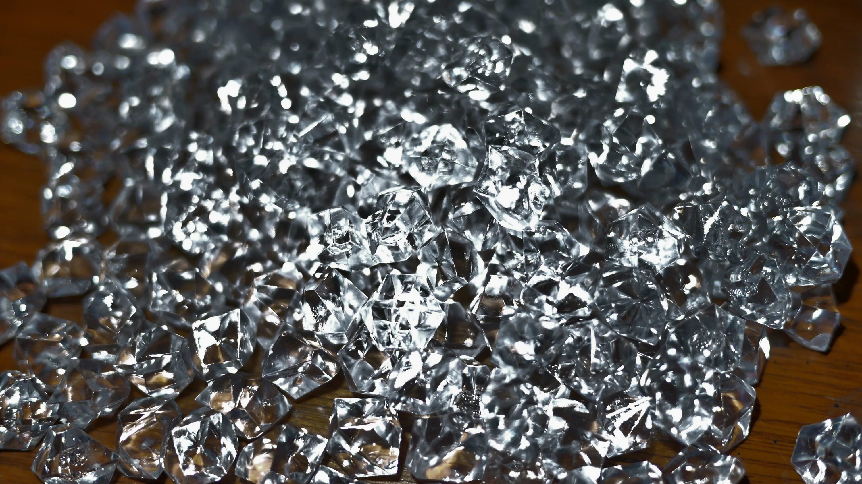 Расплавленный алмаз. Температура плавления алма. Молибдат свинца. Плавление алмаза. Полезные ископаемые алмаз.