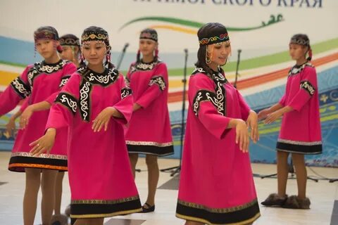 Народ в приморском