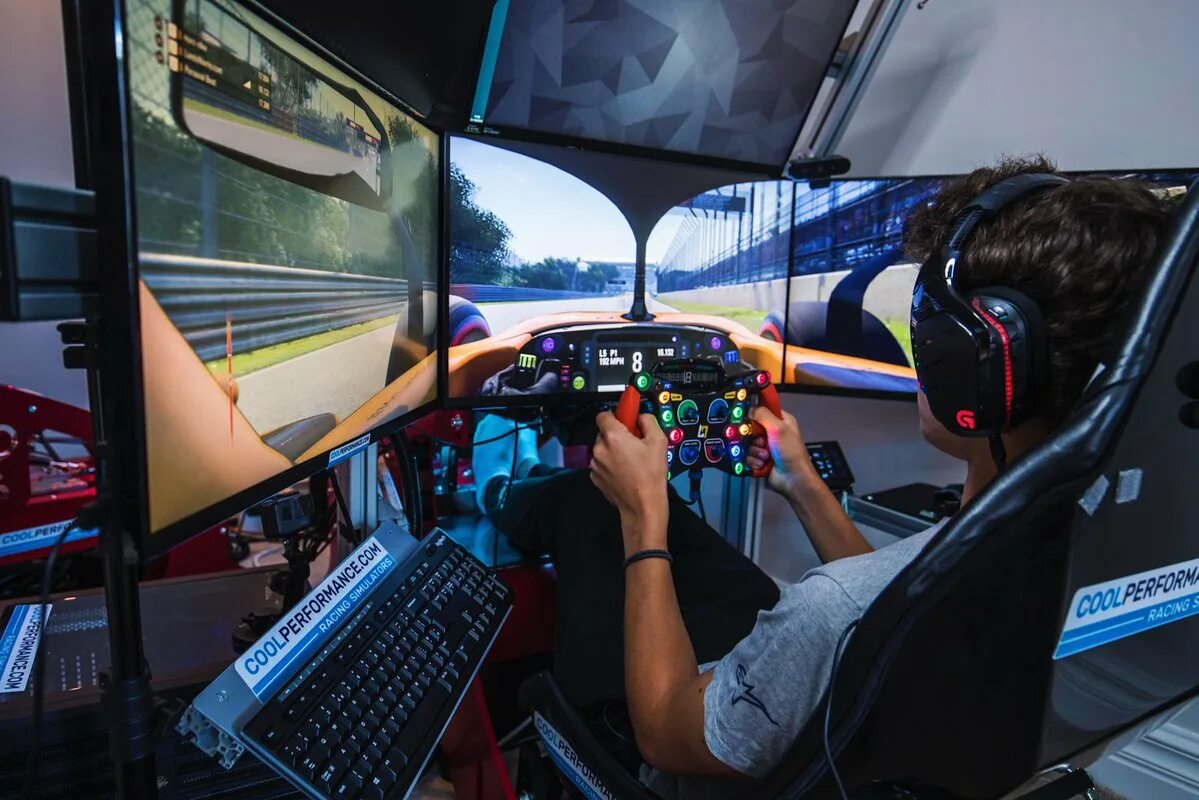 Сим рейсинг клуб. Кокпит f1 симулятор. кокпит симрейсинг. симулятор гонок. симулятор гонщика.