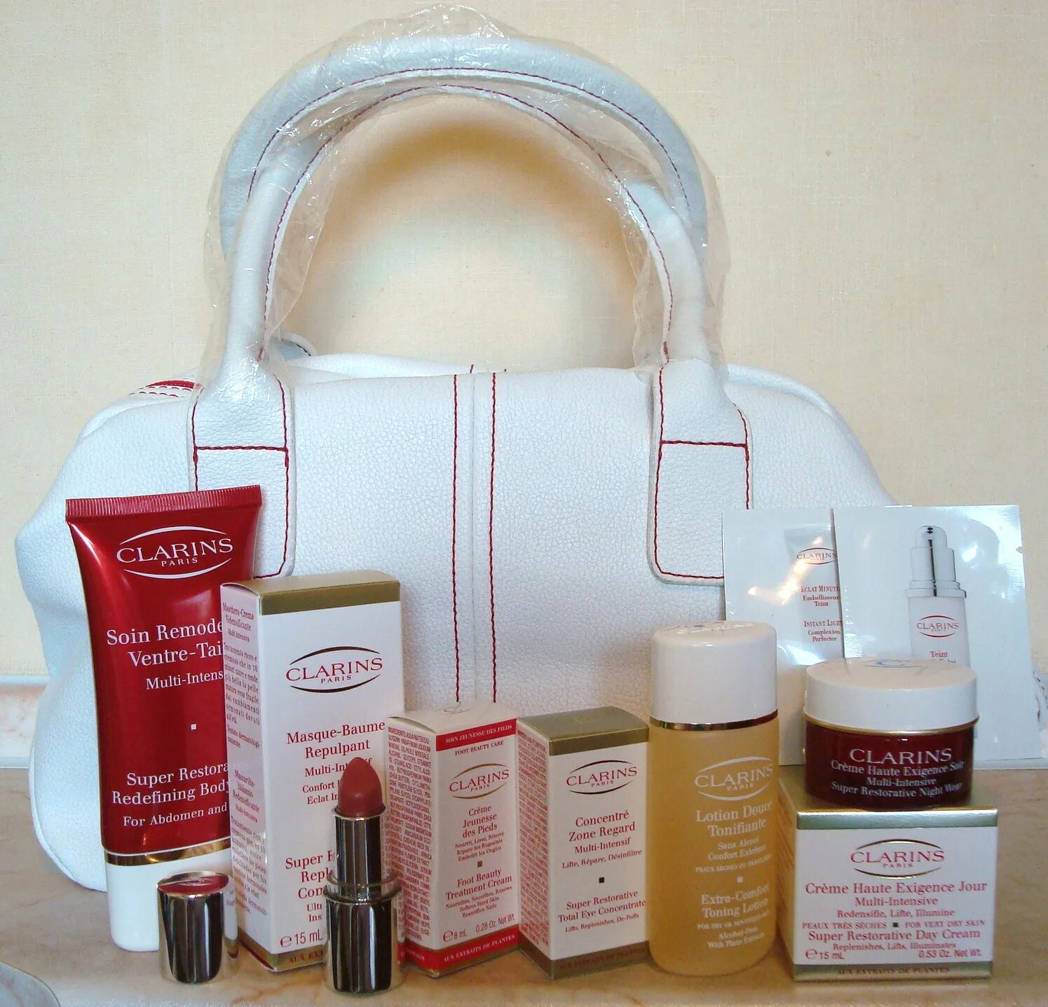 Летуаль clarins. Косметика кларанс летуаль. Кларанс питательный крем антивозрастной. Масло для тела clarins shimmer body oil. Набор кларанс с косметичкой.