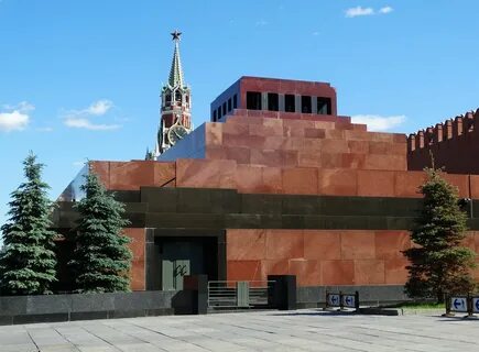 Где расположен мавзолей