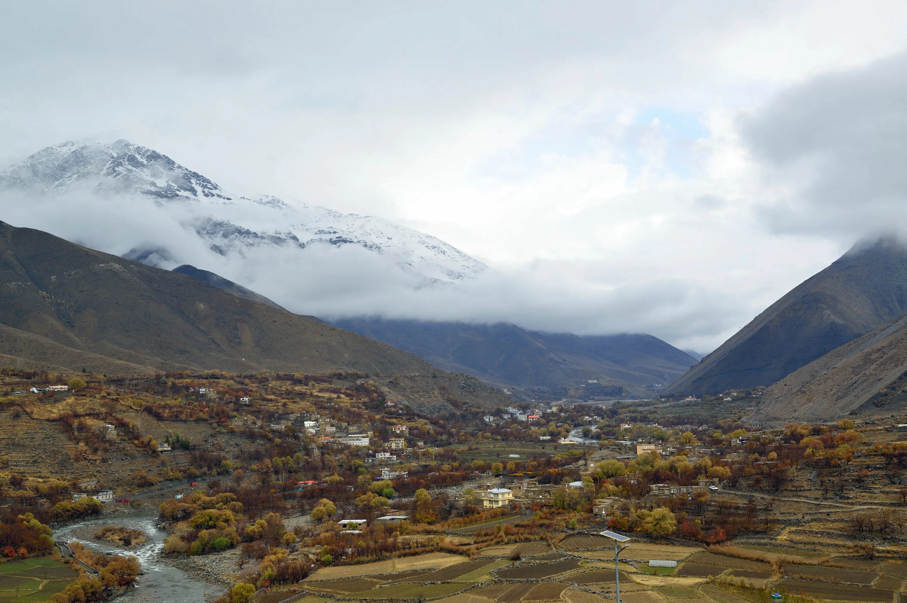 панджшерское ущелье афганистан. долина панджшер афганистан. панджшер ахмад масуд. афганистан ущелье пешавар. панджерское ущелье афганистан.