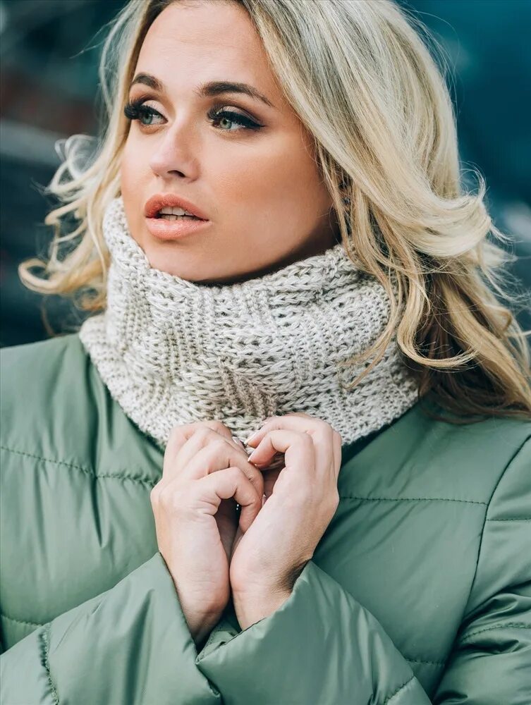 шарф синий. снуд. как носить шарф хомут. снуд на шею. как носить шарф хомут.