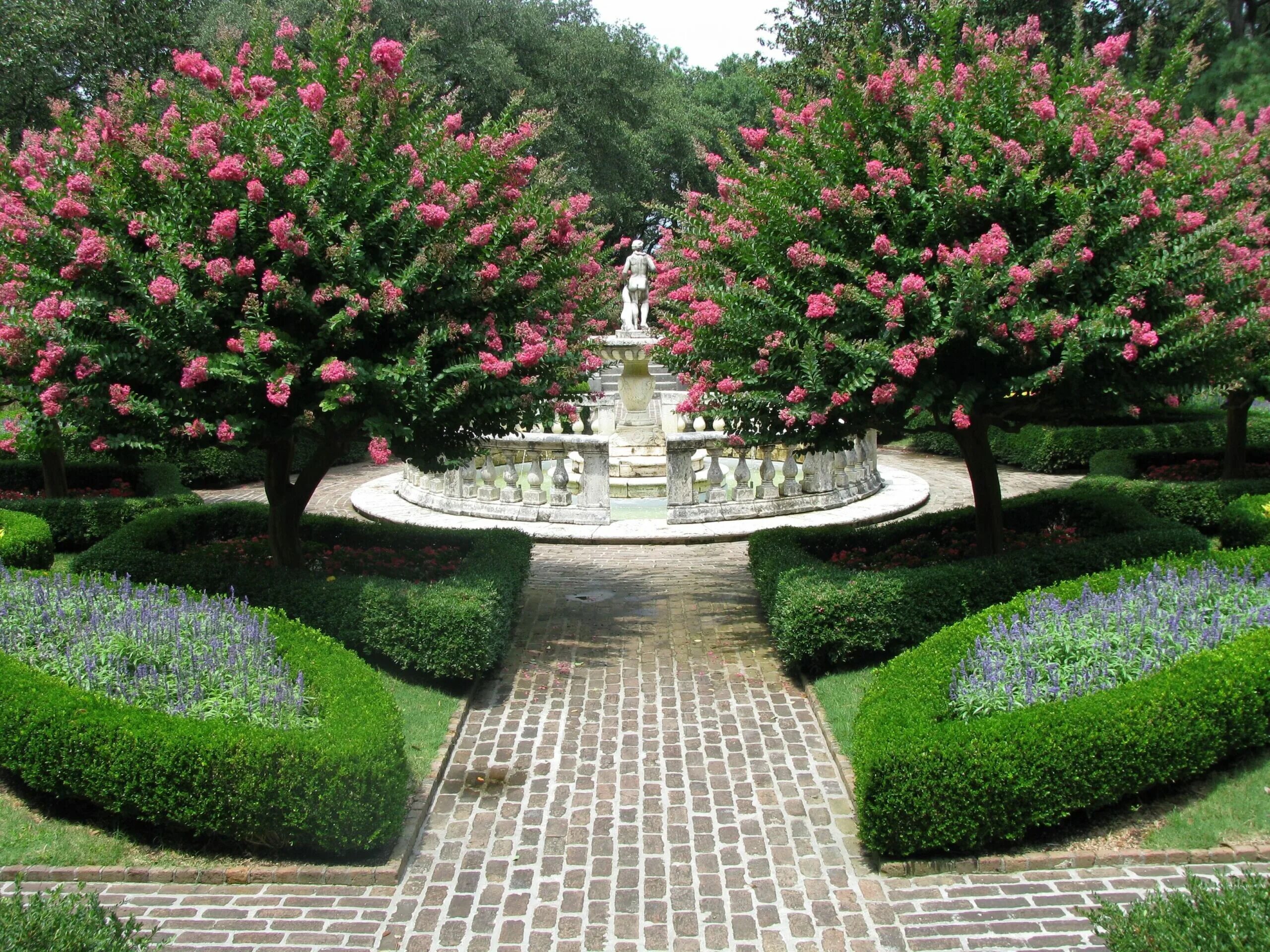 Парк какой прекрасный. Парк древнего Рима цветники фонтаны. Розарий партер. Сады Израиля ландшафтный сад стиль. Солитер ландшафтный архитектура цветы.