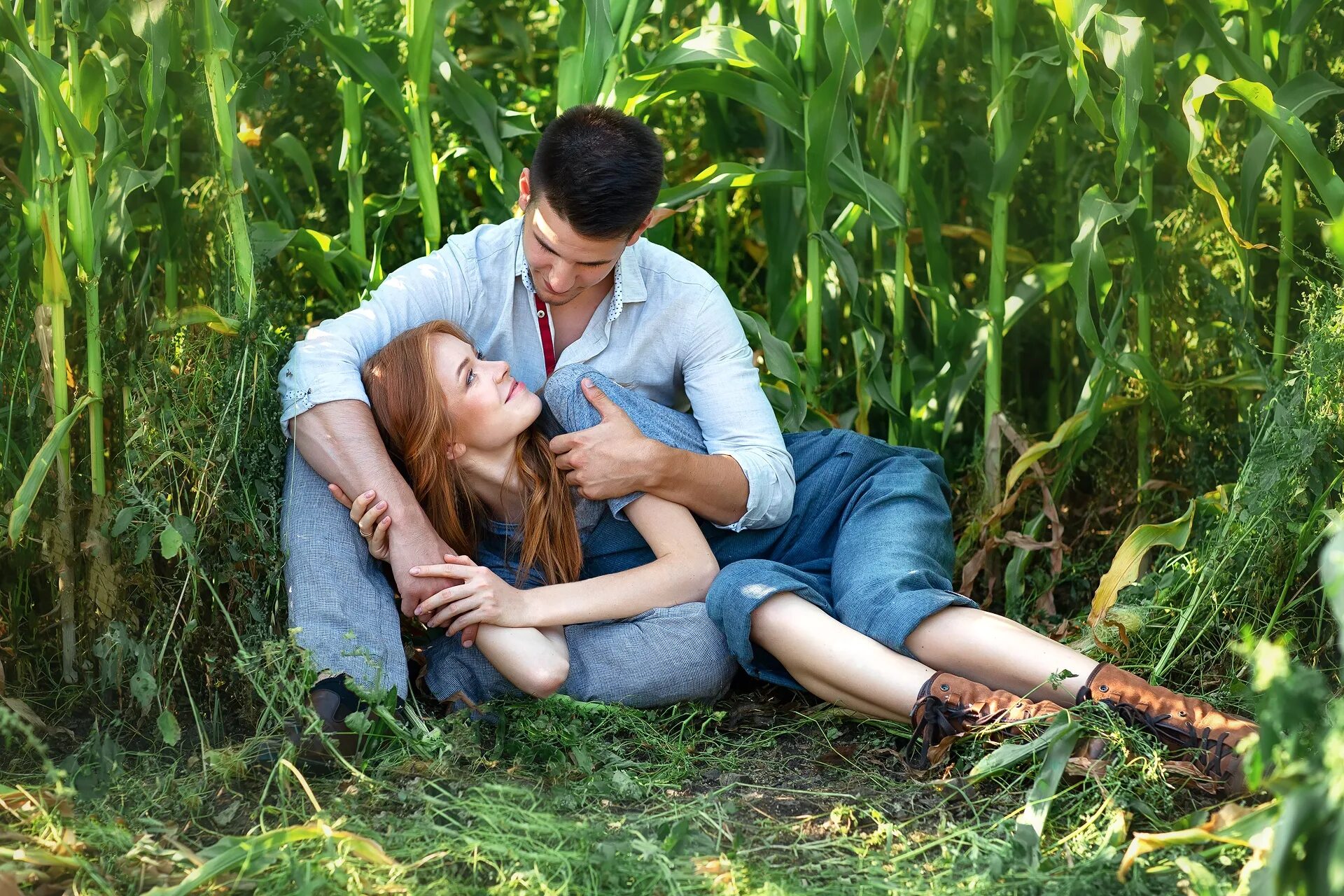 Фотосессия пары. Счастливые влюбленные. Счастливая молодая пара. Молодая пара. Молодая влюбленная пара.