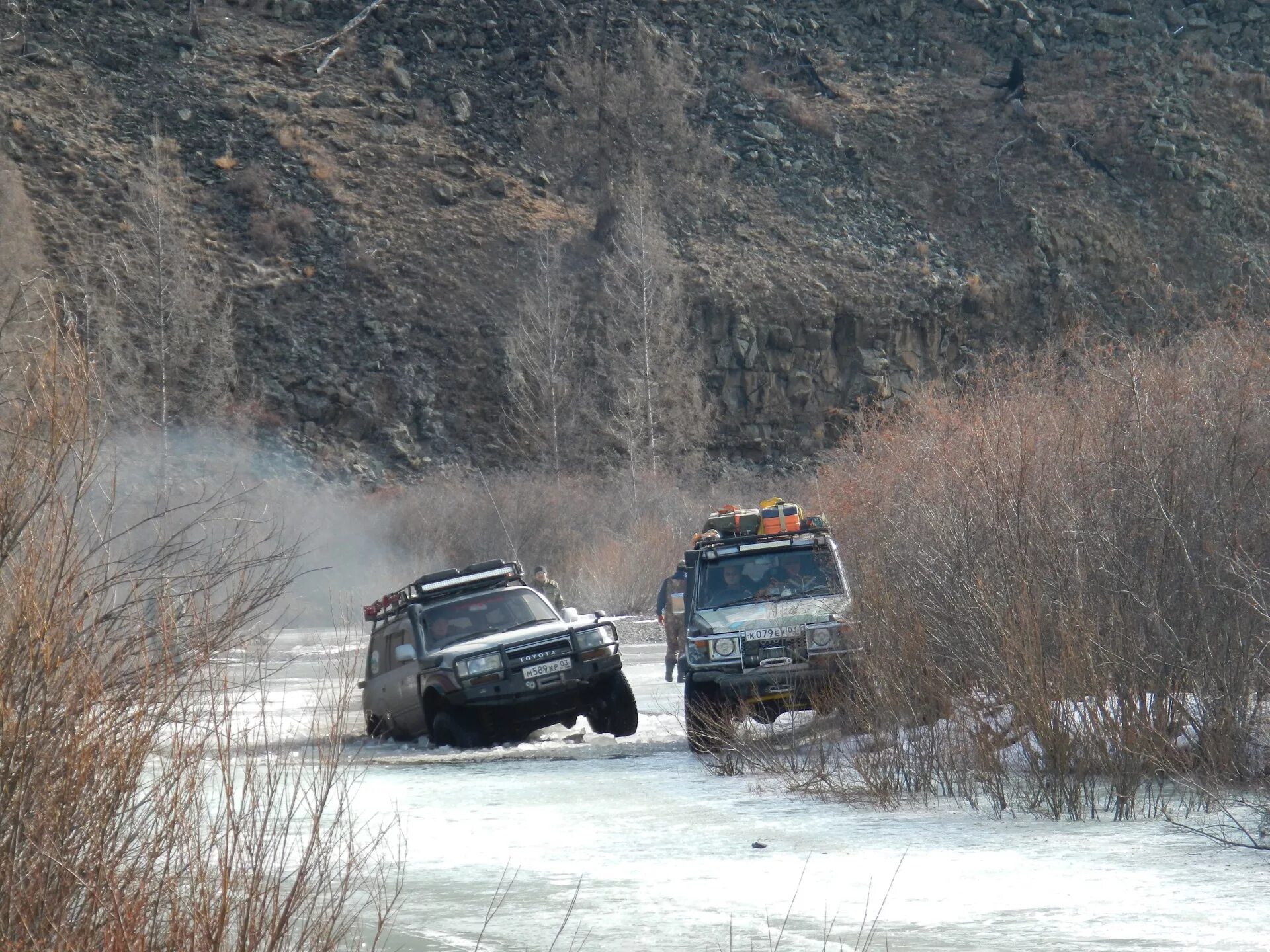 Батька космонавт. Баржа камчатка курилы. Артели баунтовского района. Грузовой вертолет в горах. Вертолет туристический.