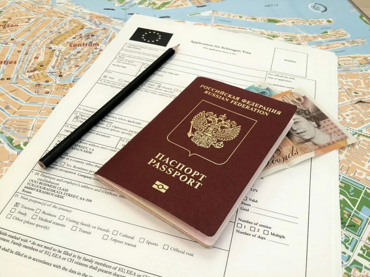 Какие нужны документы для поездки в беларусь. Виза на документе это. Подача документов на визу. Пакет документов на визу.