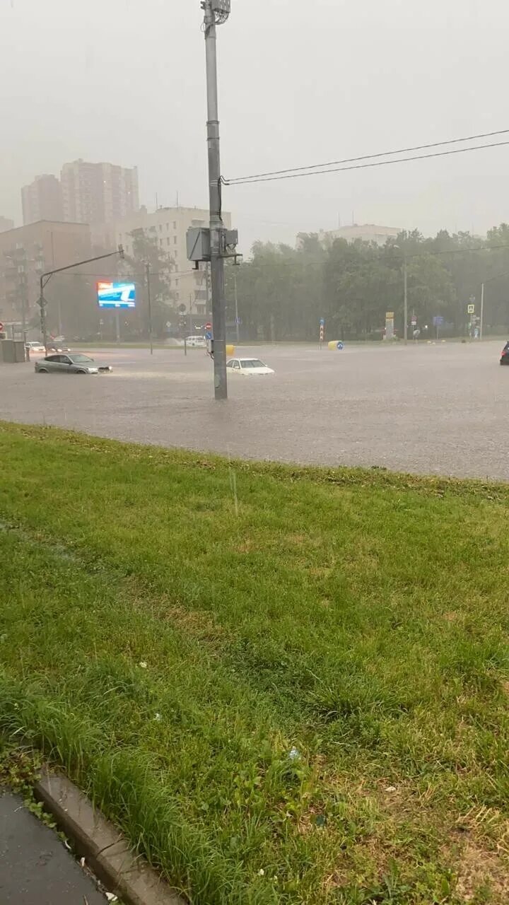 Ливень в Москве 28 06 2021. Потоп в Москве 28 июня 2021. Ливень в Москве 28 июня. Тропический ливень в Москве.