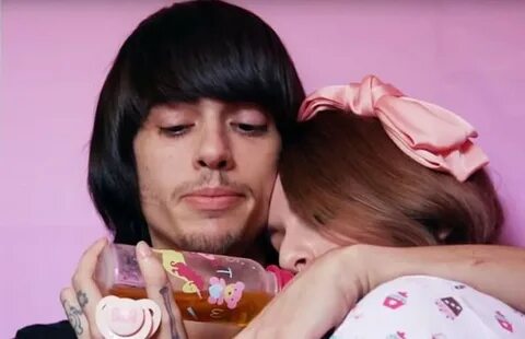 Ama bu durumun ilişkilerini canlı tuttuğunu düşünüyorlar ve çift olarak old...