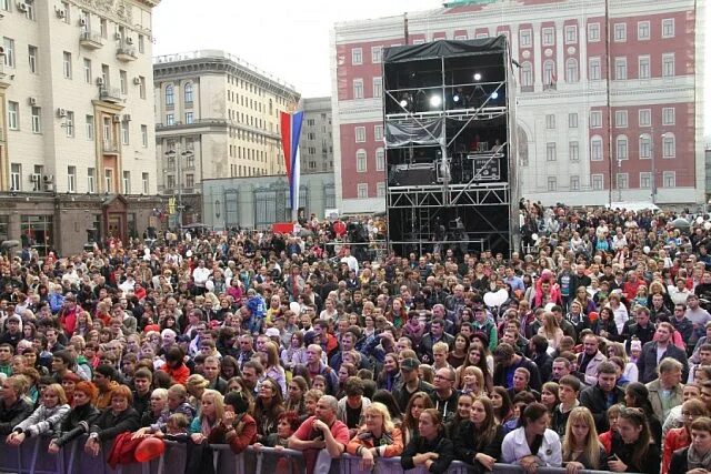 По какому каналу сегодня концерт. Концерт в Москве. Сегодня где концерт. Где проходят концерты. Концерты в Москве сегодня.