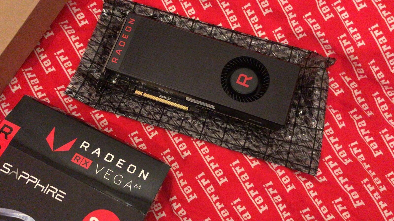 Radeon rx vega 64 liquid 8gb. RX Vega 56 как выглядит чип.