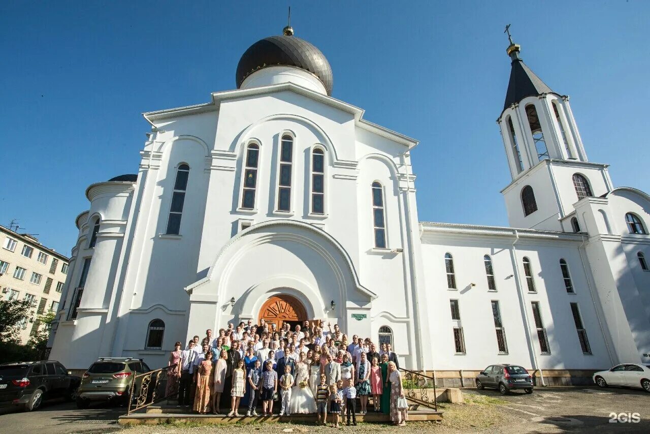 Собор равноапостольного князя владимира г. Ставрополь сквер владимирского собора. Храмы ставрополя телефоны. Церковь сергия радонежского ставрополь. Церковь в ставрополе на тухачевского.