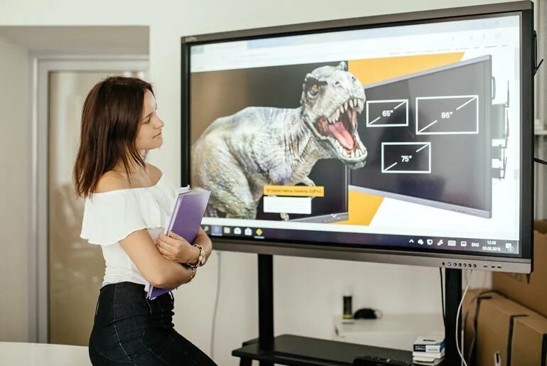 Сенсорная интерактивная доска. Интерактивная доска для детей. Интерактивный тренажер для онлайн обучения. Интерактивная доска на стене. Интерактивные идеи.