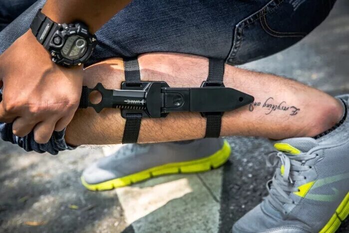 сапоги с креплением для ножа. эскизы на ногу мужские. тату нож на ноге. тату на голень кинжал. тату кинжал на ноге.