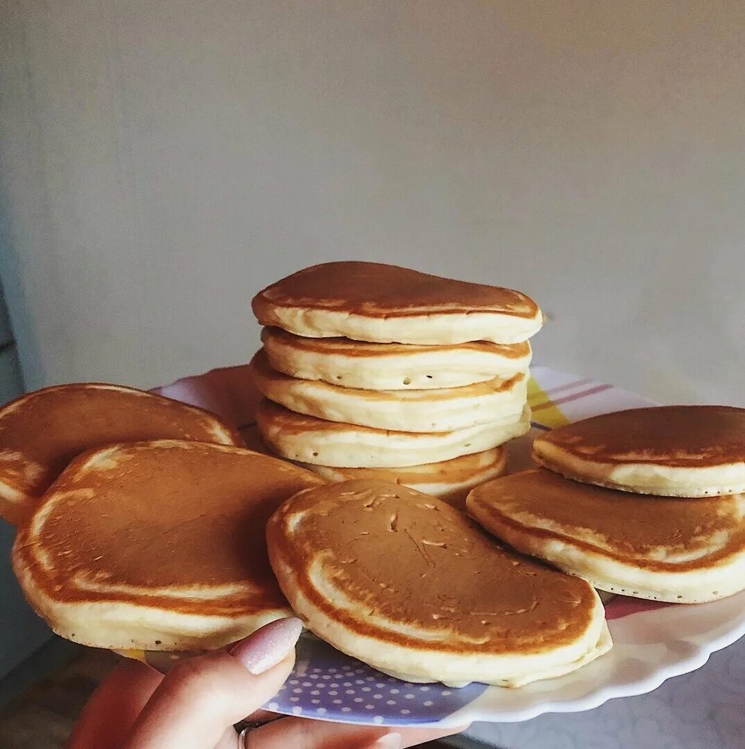 Пышные панкейки. Слакон панкейк. Оладьи панкейки. Панкейки на кефире пышные. Блины на воде без разрыхлителя