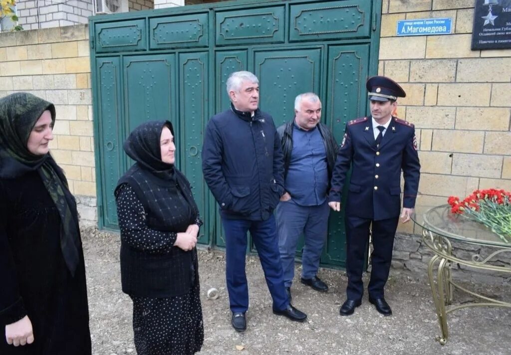 Губден. Губден село в Дагестане. Односельчане Губдена. Магомедов Абдулмалик Закаригаевич герой России. Губден девушки.