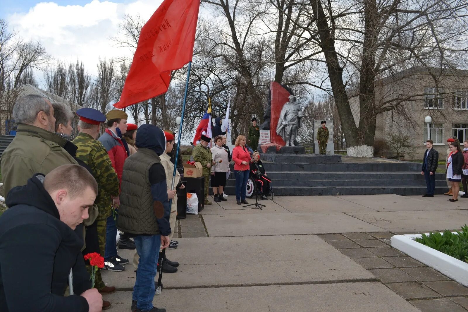Картинки новоазовск. Флаг новоазовска. Новоазовском районе. Самойлово (донецкая область). Новоазовском районе.