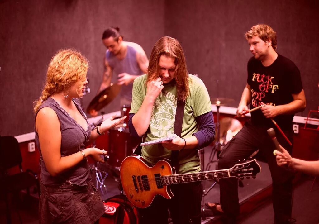 музыкальная группа крыло. христианская группа gaiter. группа они крылья. группа они крылья. российская группа крылья.