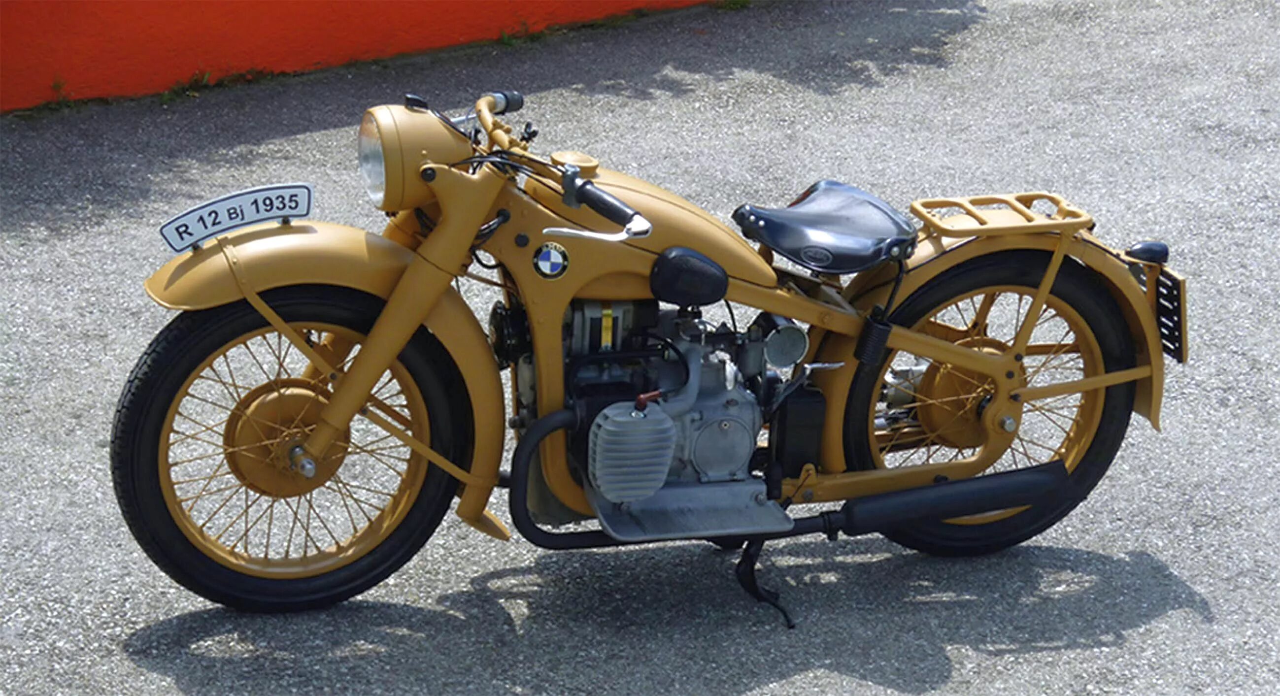 Bmw r12 1939. Мотоцикл 12. Мотоцикл 12. Мотоцикл 6 цилиндров ламборджини. Мотоцикл бмв r12 1937.