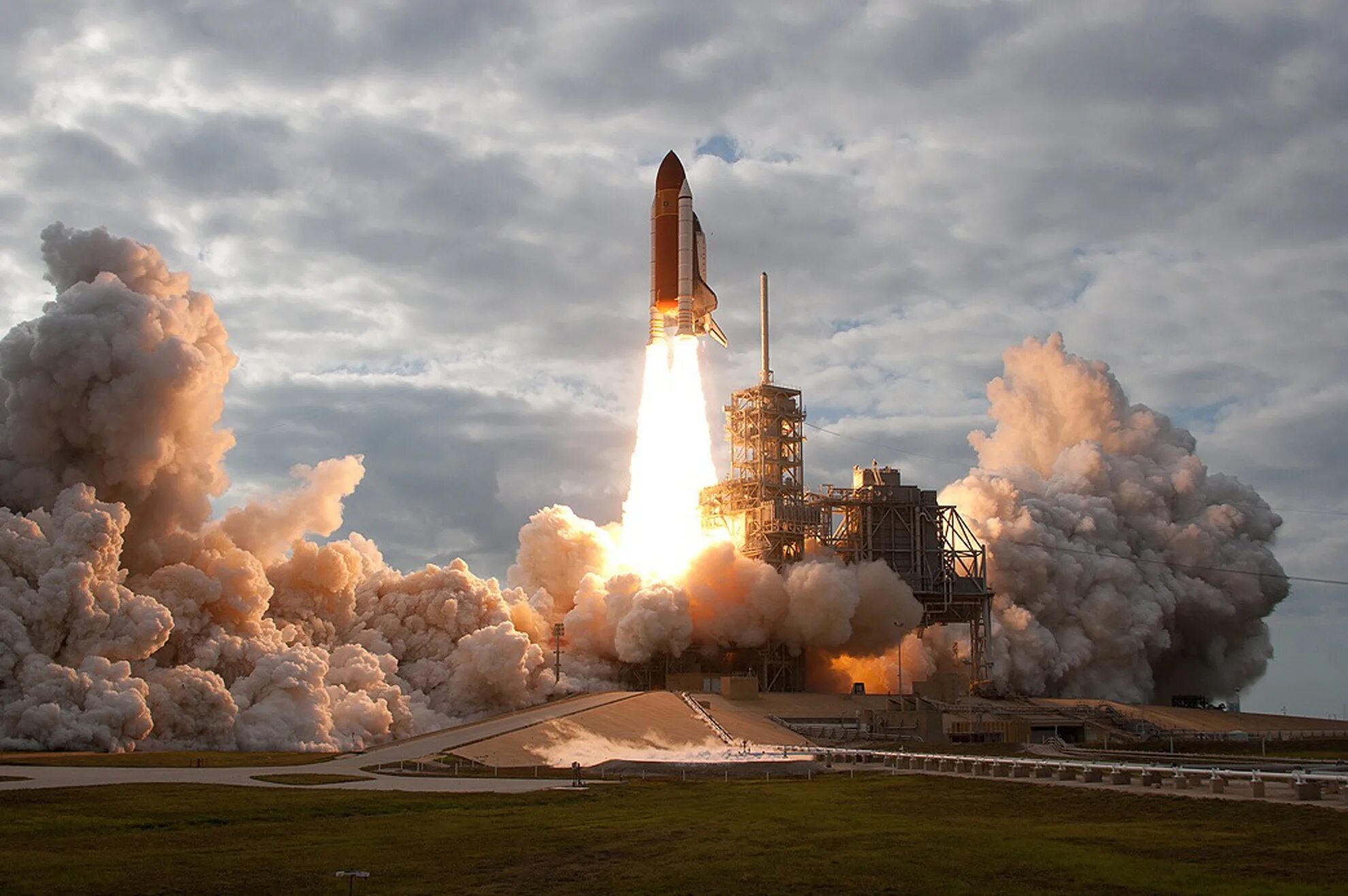 гул космодрома. роскосмос запуск ракеты союз. 1б космодром восточный. союз 2. старт ракеты с космодрома байконур.
