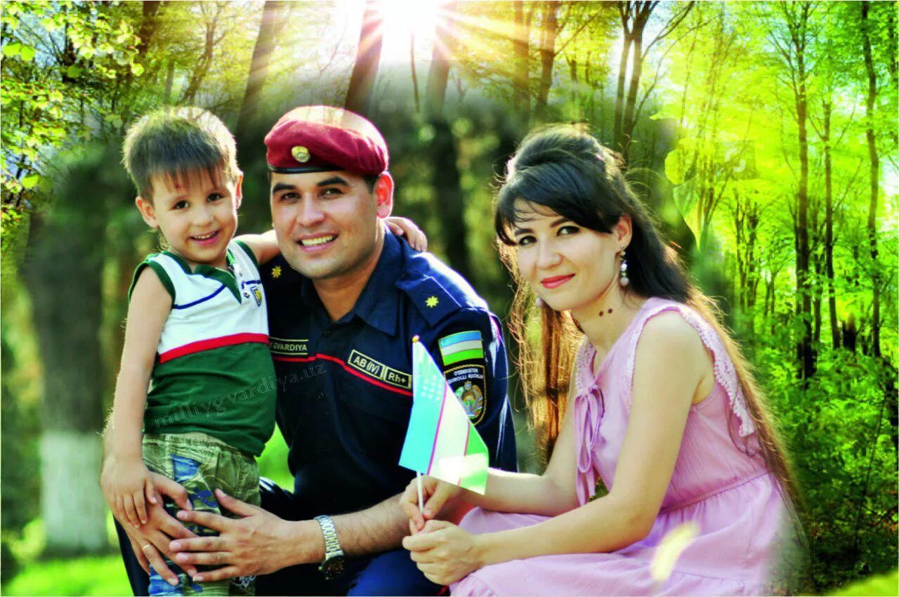 Логотип бахтли оила. Uzbek oila. Семья узбекистан махалля. Yosh oila. Оила муқаддас фото.