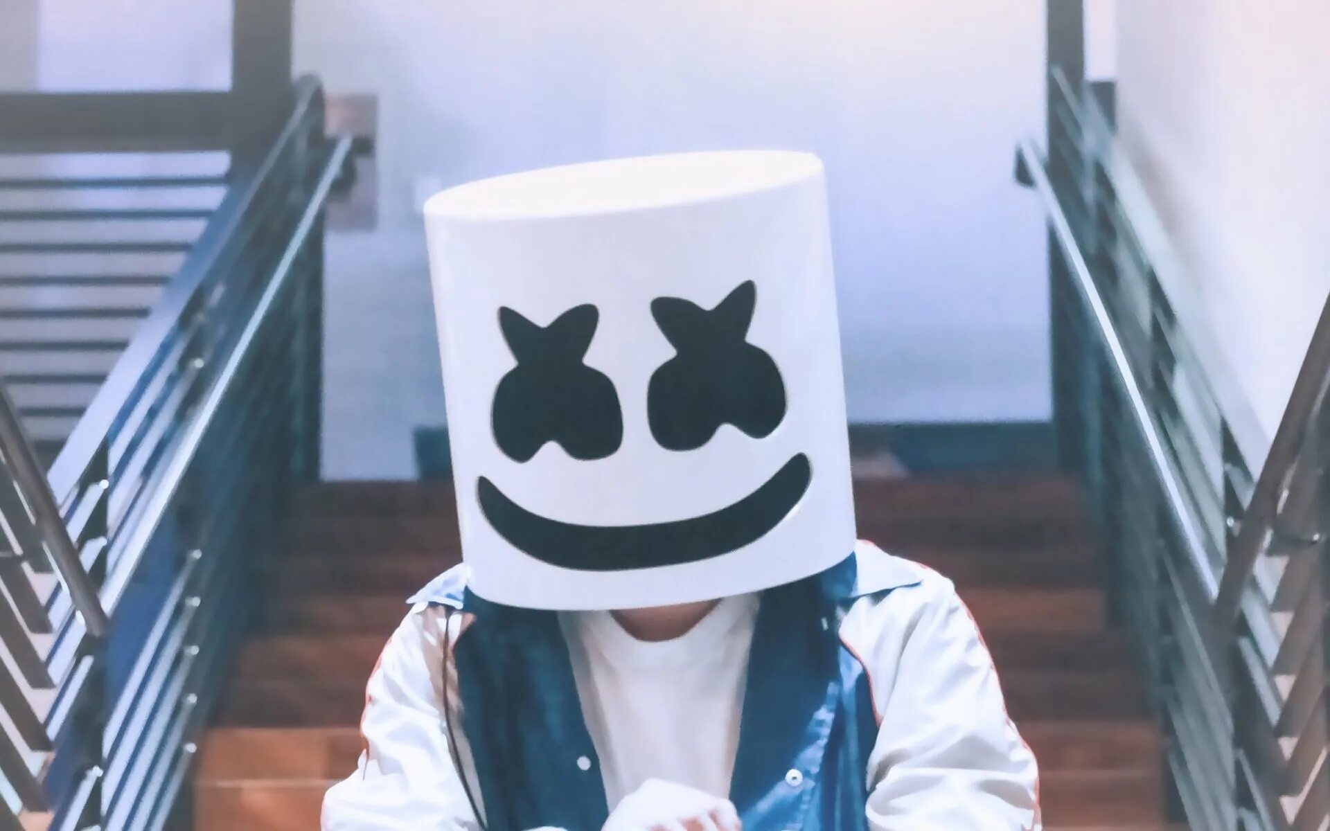 Кристофер Комсток маршмеллоу. Кристофер Комсток Marshmello. Кристофер Комсток маршмеллоу без маски. Маршмеллоу певец без маски. Кристофер комсток