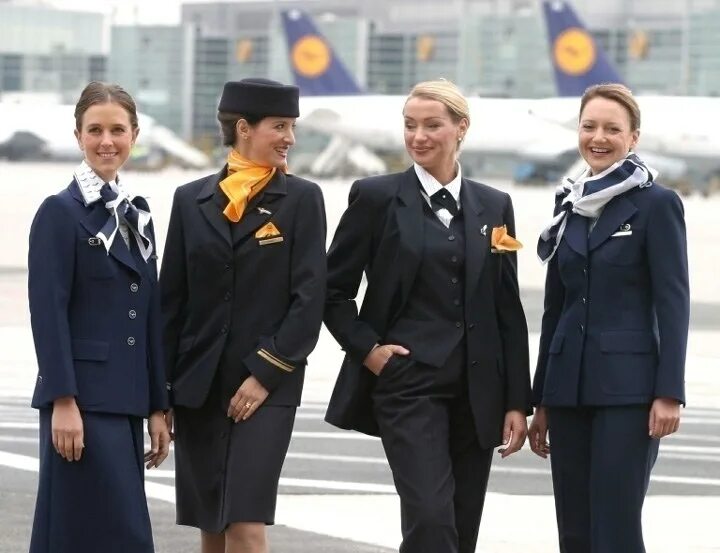 Стюардессы авиакомпании Люфтганза. Форма бортпроводников Люфтганза. Lufthansa Airlines стюардессы. Форма стюардесс Люфтганза.