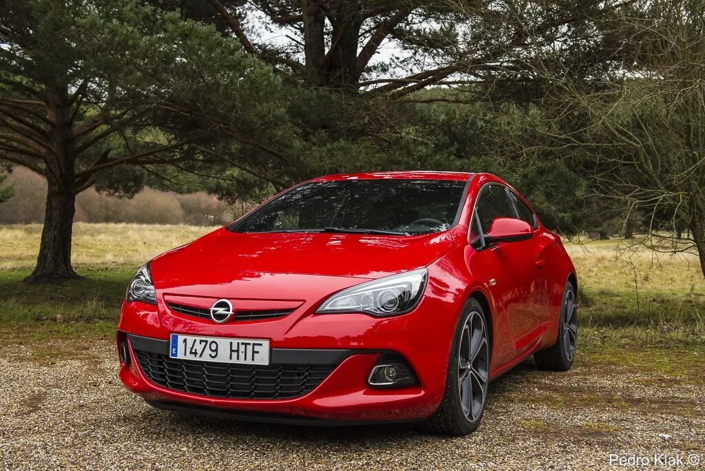 Opel astra j дизель. Opel astra gtc 2000. opel astra gtc 2014 turbo красная.