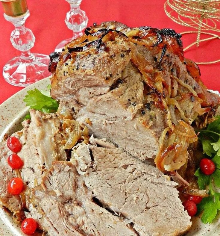 Шея свиная запеченная. Мясо в духовке. Вкусные рецепты из свининой шеи. Шея свиная запеченная в духовке. Свинина шея в духовке.
