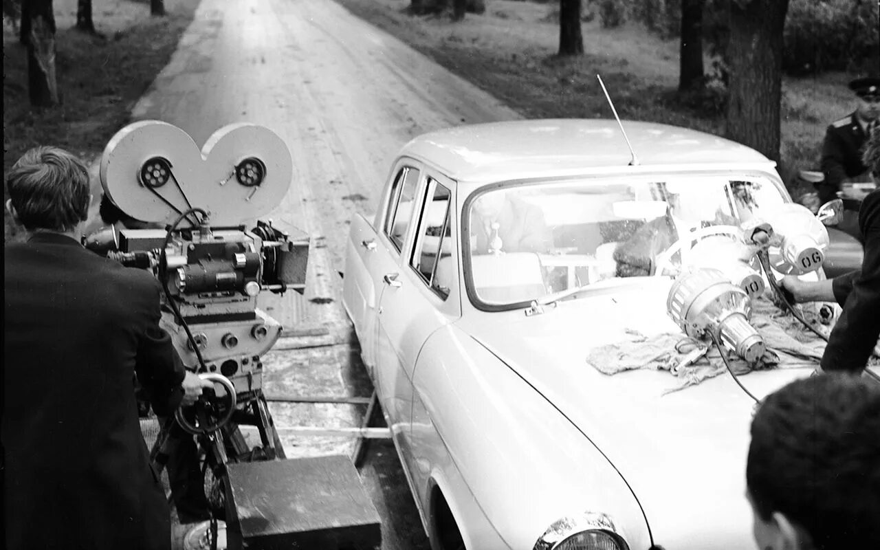 Съемки берегись автомобиля. Берегись автомобиля кадр миронов. Берегись автомобиля фильм 1966 съемки. Фильм «берегись автомобиля» э. Юрий деточкин в фильме «берегись автомобиля»).