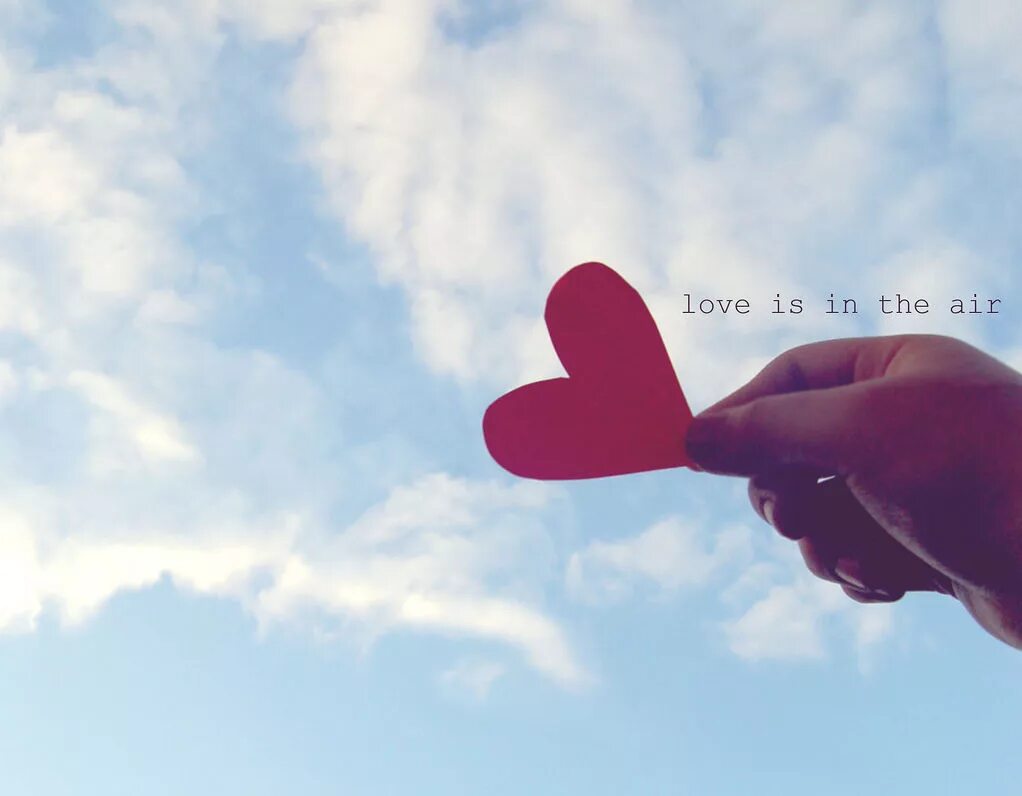 Life is in the air. Love in the Air. Love is the Air. Love and be in Love. Love in the Air стиль.