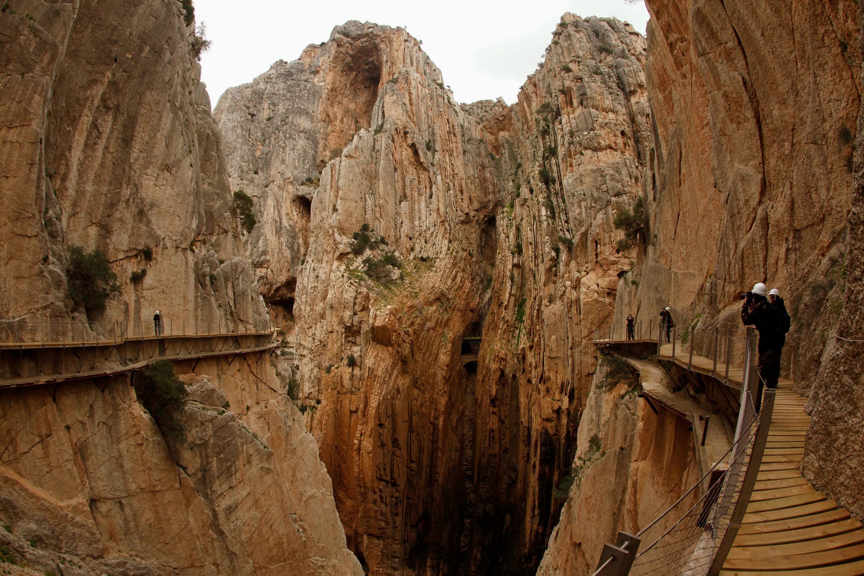 Королевская тропа (Каминито-дель-Рей) (Испания). El Caminito del Rey Королевская тропа Испания. Королевская тропа Андалусия. Королевская тропинка в ущелье Эль Чорро.