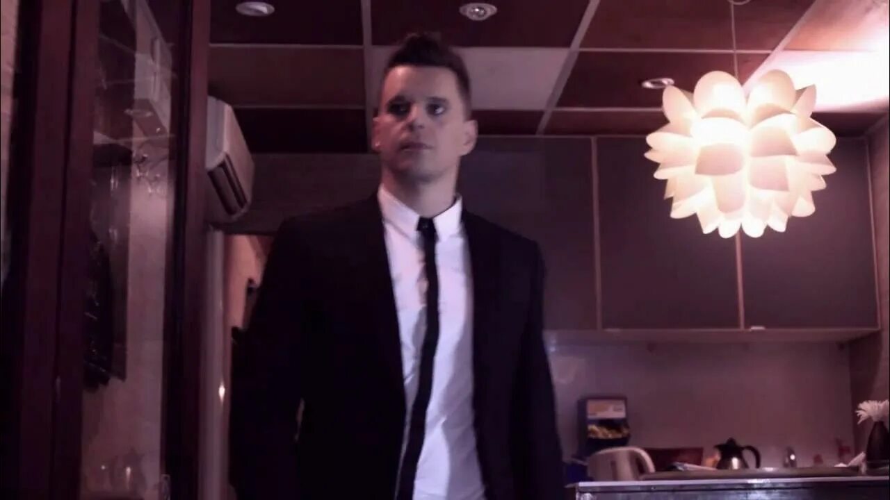 Армин кристиан бернс. Кристиан бернс. christian burns this light between us. christian van buuren. bullet christian burns song.