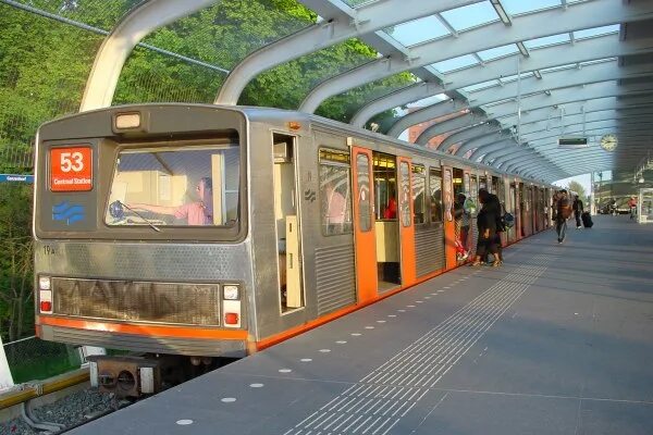 Метро амстердама. Метро нидерланды. голландское метро. метро амстердама станции.