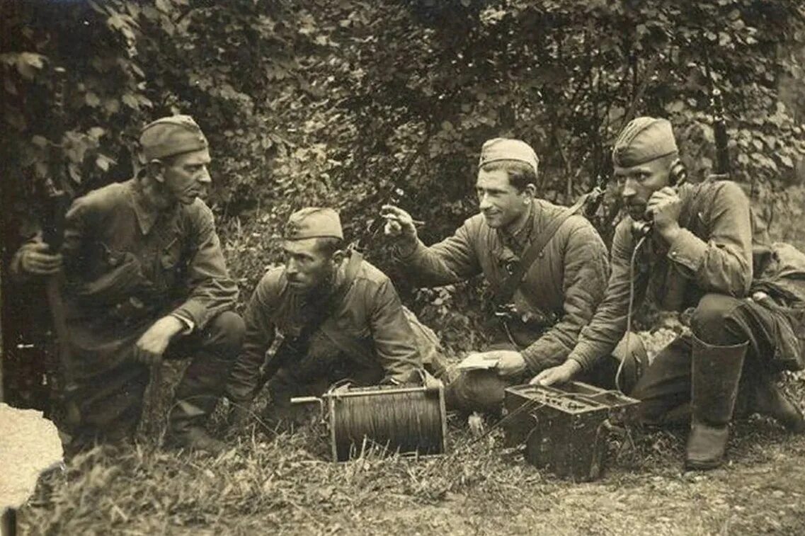 История отечественной связи. Связисты РККА В 1941 году. Связист РККА 1941. Катушка связи РККА 1941. Катушка связиста 1941.