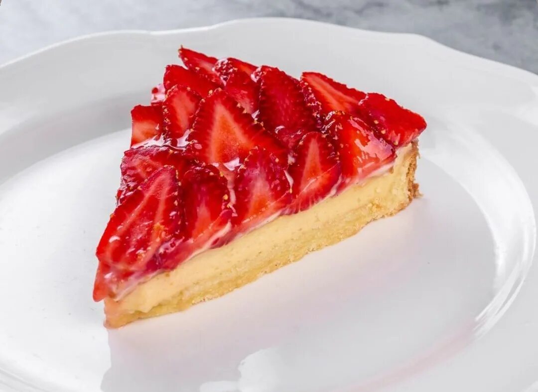 земляника песочное. творожный пирог с клубникой. земляника песочное. тирольский чизкейк. песочный пирог с клубникой.