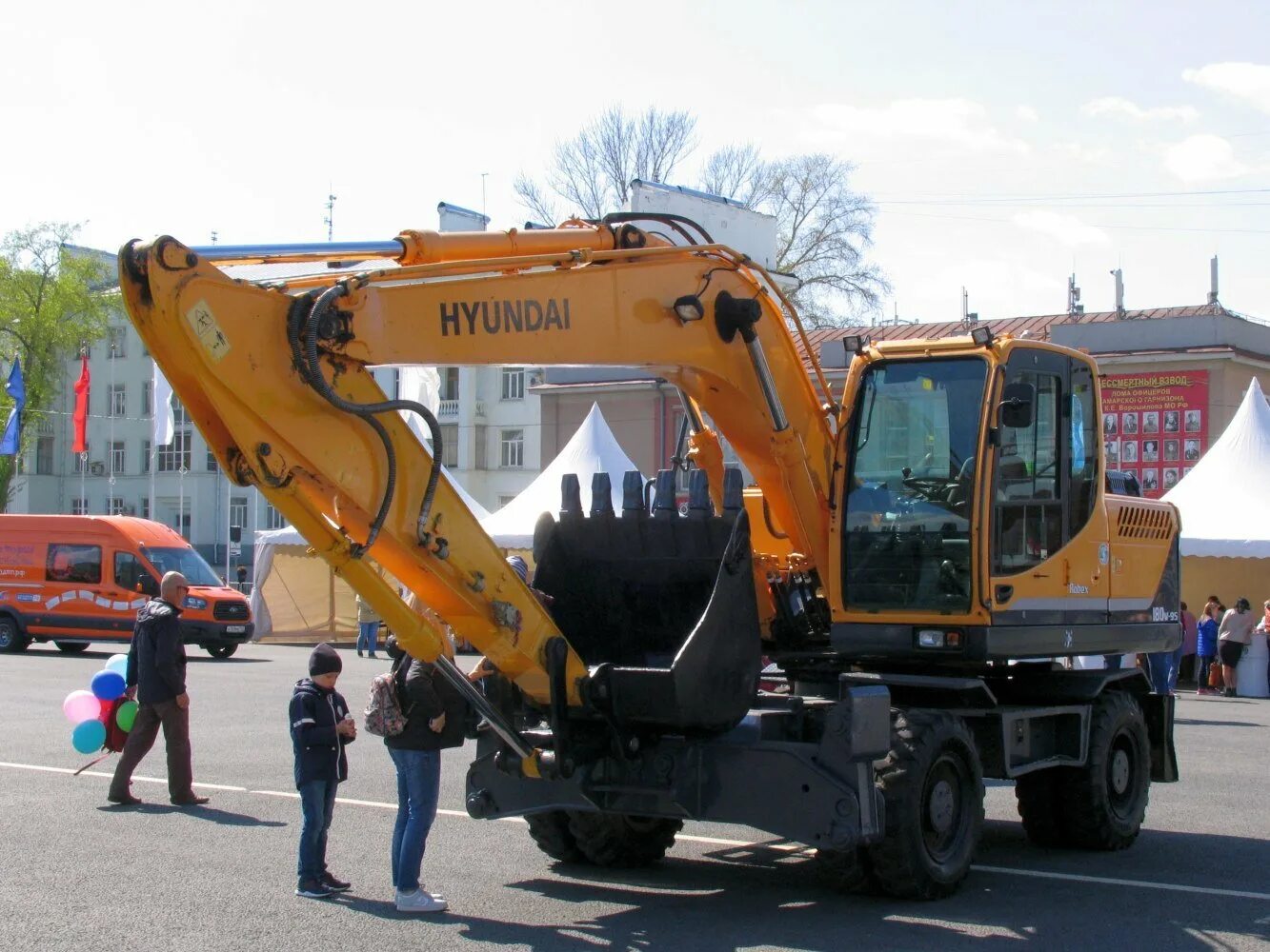 Hyundai 210w-9s. Hyundai 180w-95. Экскаватор 140w Хундай. Экскаватор Hyundai 180.