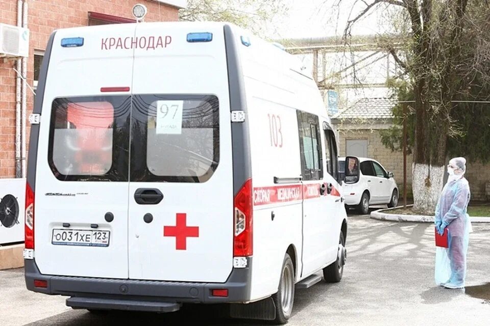 Вызов скорой краснодар. Ковид госпиталь в крымске. скорая помощь краснодар. скорая помощь краснодарский край. коронавирус в краснодаре.
