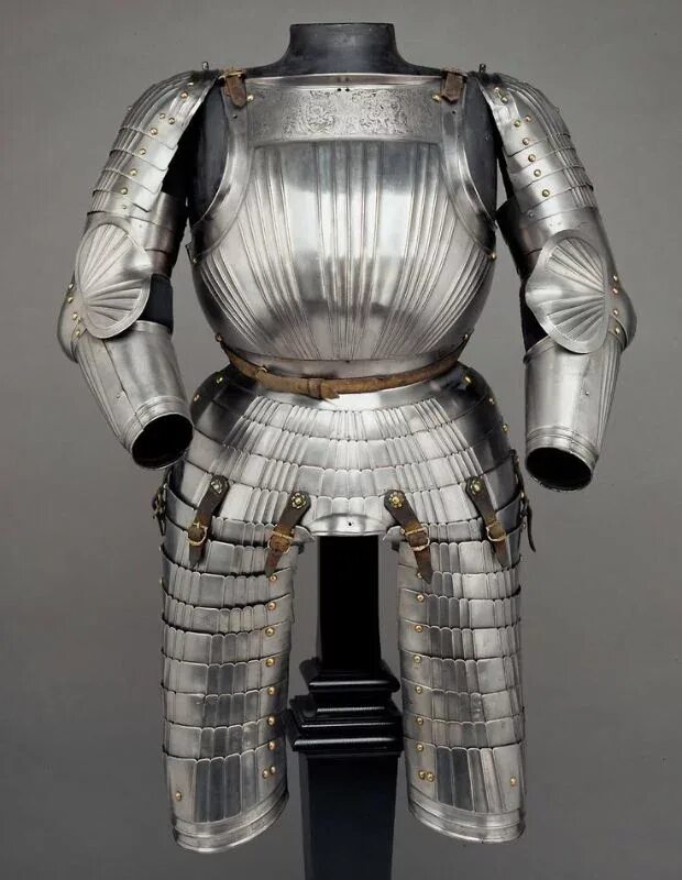 Броссары доспехи. Броссары доспехи. Доспехи каролингов. Шевалье доспех. Что за предмет латы.