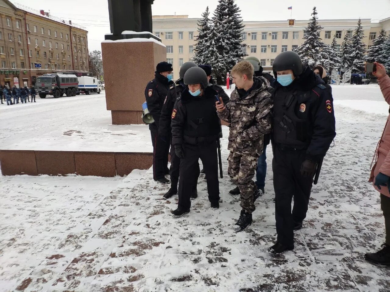 Кто в брянске. Известные брянские люди. Богомаз в шапке фото. Кто в брянске. С днем города брянск.